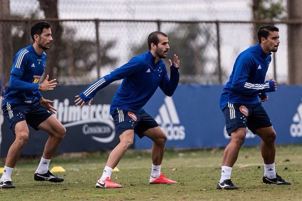 Raúl Cáceres tiene nuevo técnico de un Cruzeiro sumido en crisis