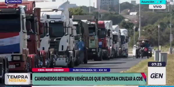 Comisario miente: Hay una cola de 10 km de vehículos detenidos por protesta de camioneros - ADN Digital