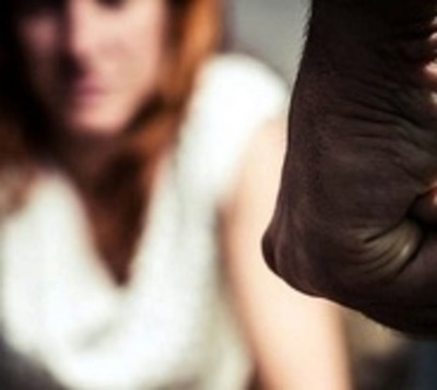 Mujer fue víctima de un intento de feminicidio en Luque - Paraguay.com