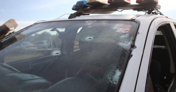 La Nación / Más de 10 criminales habrían atacado a policías en San Alfredo