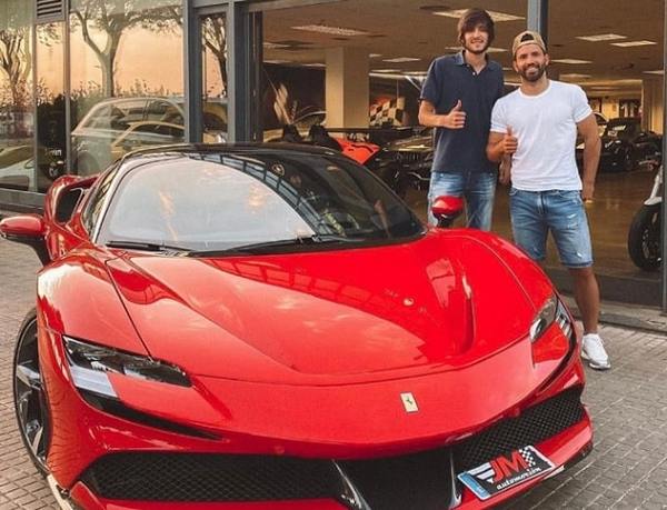 La historia de Agüero y "su Ferrari" de 500.000 euros se hace viral