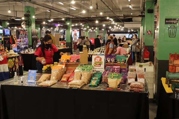 Mipymes exponen sus productos en Feria de Emprendedores | .::Agencia IP::.