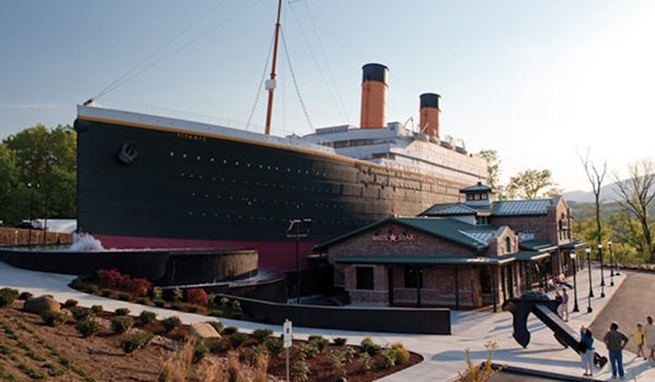 Tres heridos en el museo del Titanic porque se desplomó la réplica del iceberg