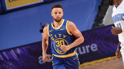 Warriors dan 215 millones a Curry por extensión de 4 años