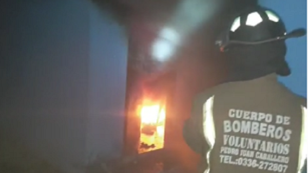 Hombre quemó la vivienda de su pareja en Pedro Juan Caballero