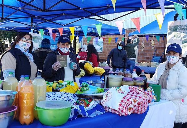 Mujeres emprendedoras de Itapúa realizan su primera feria de productos - Nacionales - ABC Color