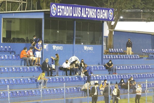 Crónica / La AFP avisó que no habrá público en los estadios