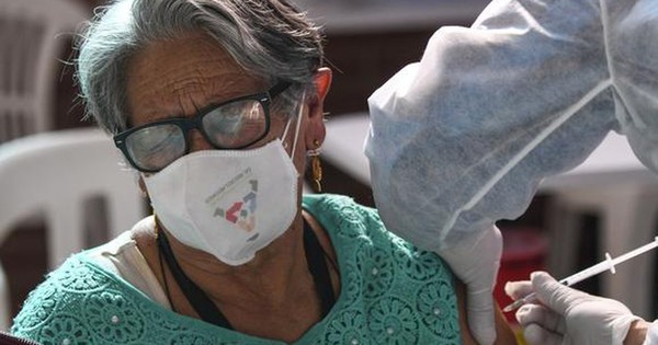 La Nación / Toque de queda para los no vacunados