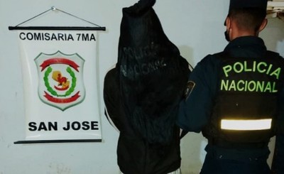 Una mujer y un adolescente detenidos con objetos hurtados