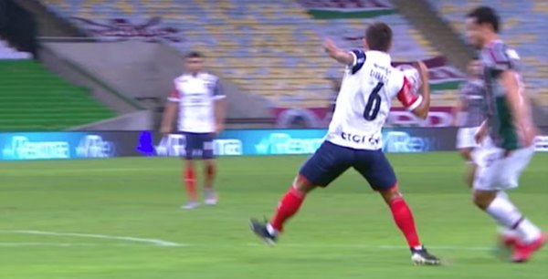 'Es mano antinatural, correcta decisión': El análisis del VAR en el penal a Cerro