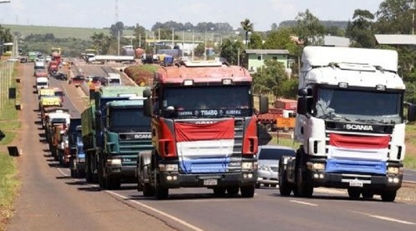 Gobierno apuesta al diálogo para levantar paro de camioneros y evitar impacto económico