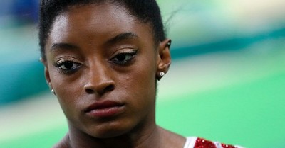 “Todo el mundo reza por tu caída”: Simone Biles al despedirse de los Juegos Olímpicos de Tokio - C9N