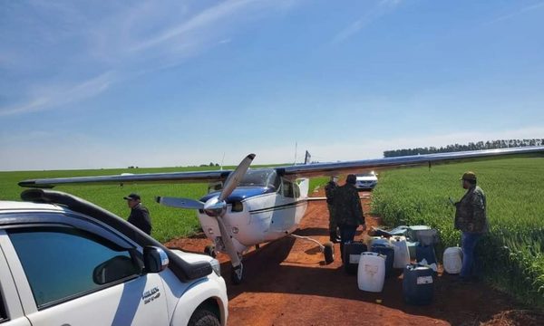 Detienen a dos bolivianos que transportaban cocaína en avioneta