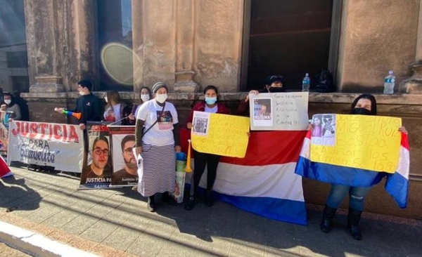 Diario HOY | Familiares de Natalia Godoy se manifestaron frente al JEM y piden rever cambio de carátula
