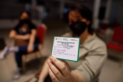 Médicos proponen exigir tarjeta de vacunación en espacios públicos - Nacionales - ABC Color