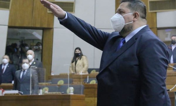 Dos nuevos legisladores asumen bancas en la Cámara de Diputados