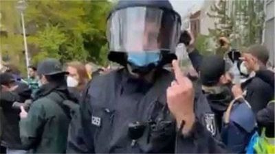 ¡La Gestapo está de vuelta en Berlín!: 600 detenidos, 1 muertos, mujeres y niños golpeados