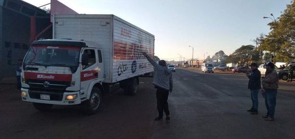 “Piquetes” de camioneros a terceros generan tensión en Alto Paraná - ABC en el Este - ABC Color