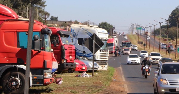 La Nación / CDE: camionero justifica severidad de paro hasta que la ciudadanía quede “sin papel higiénico”