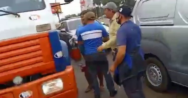 La Nación / Camioneros de Sixto Pereira siguen haciendo de las suyas