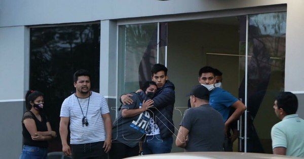 La Nación / Confirman un fallecido tras persecución y balacera entre policías y preso domiciliario