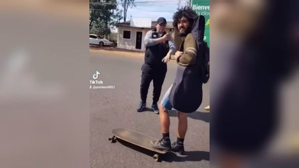Camioneros "cierran paso" hasta a skater en Villarrica