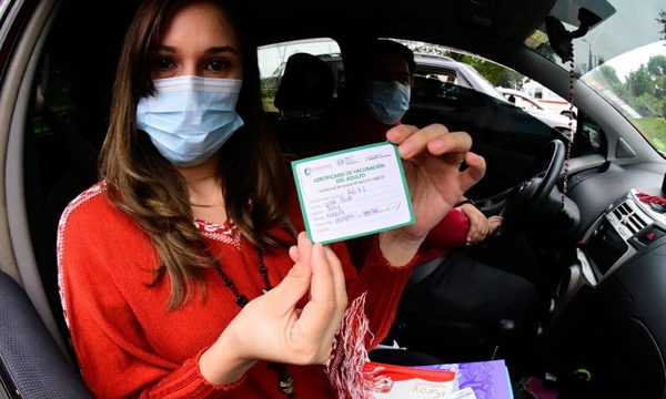 Sindicato de Médicos analiza pedir a Salud exigencia de tarjeta de vacunación