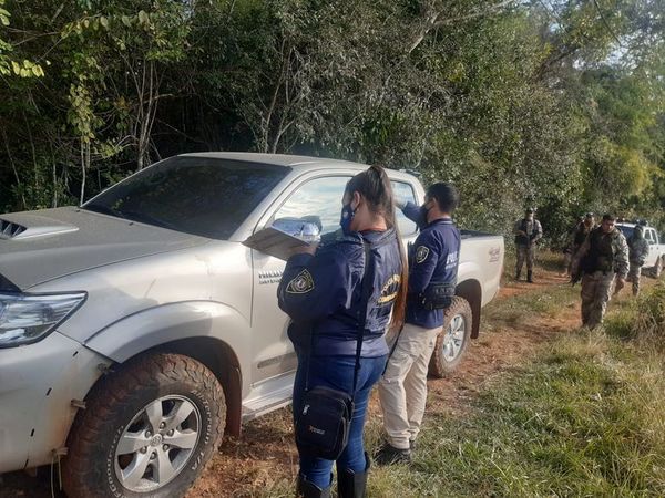 Recuperan vehículo robado tras enfrentamiento con robacoches - Nacionales - ABC Color