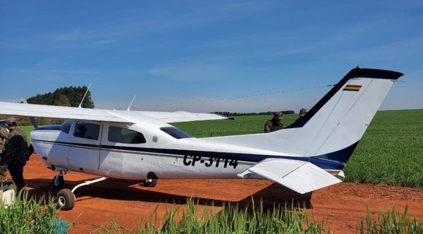 Incautan avioneta con importante carga de drogas en Alto Paraná
