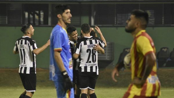 Libertad inicia con goleada la defensa del título
