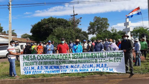 EBY entrega primer desembolso para proyectos productivos a campesinos de Misiones