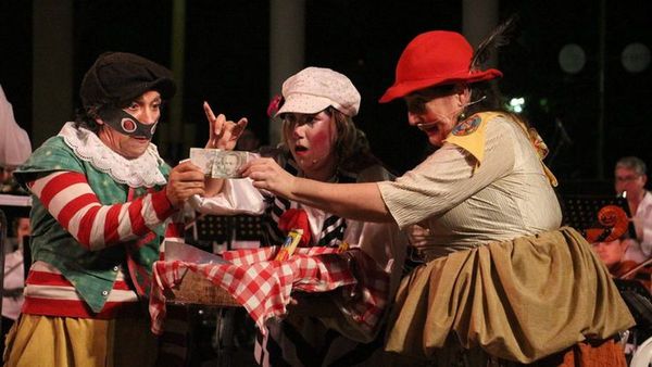 Con teatro clown buscan concienciar para salvar el lago
