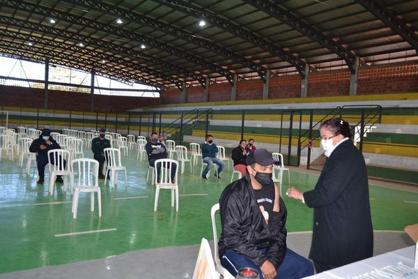 Mala comunicación de Salud Pública impide la vacunación de muchos, denuncian - Nacionales - ABC Color