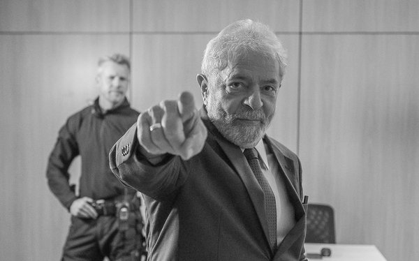 Juez ordena liberación del ex presidente de Brasil, Lula da Silva, quien permaneció 19 meses en prisión