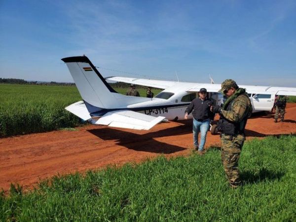 Caen bolivianos con 200 kilos de supuesta cocaína y una avioneta en Alto Paraná