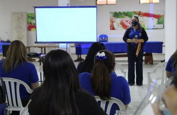 Por falta de pago, docentes no van a aulas