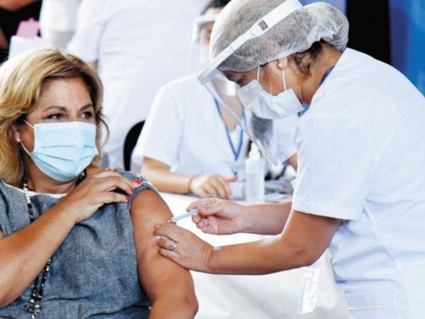 Francia anunció que aplicará una tercera dosis de la vacuna contra el coronavirus a personas mayores y más vulnerables | .::Agencia IP::.