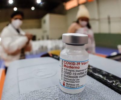 Vacuna Moderna donadas por Qatar llegarán a finales de la próxima semana
