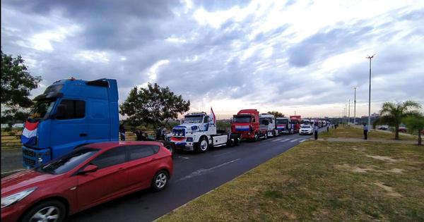 Camioneros: “No vamos a salir de acá hasta que se promulgue nuestra ley”