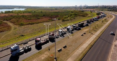 La Nación / Paro de camioneros: “No tenemos nada que hablar con los agroexportadores”, dice Ángel Zaracho