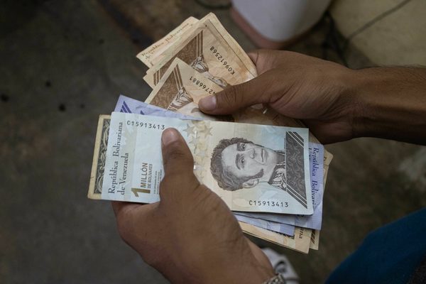 Venezuela anuncia una nueva reconversión que eliminará 6 ceros a la moneda - MarketData