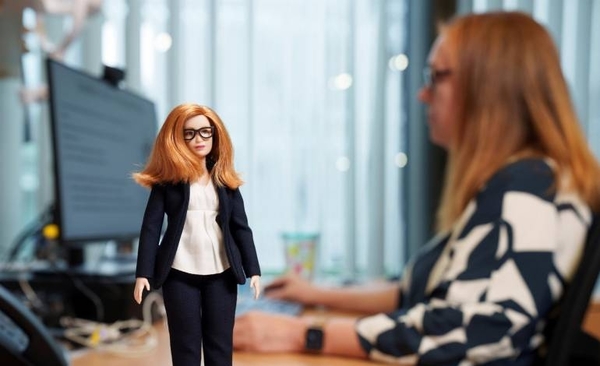 Diario HOY | Barbie dedica una muñeca a Sarah Gilbert, creadora de la vacuna de Oxford
