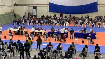 Nervios por falta de organización en el vacunatorio de la SND