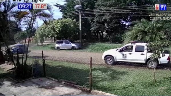 Hombre con antecedentes, orden de captura y en un auto robado es detenido tras persecución | Noticias Paraguay