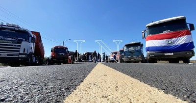 La Nación / “Si rechazan la ley, van a conocernos”, dice camionero y trata de cobarde a la ciudadanía
