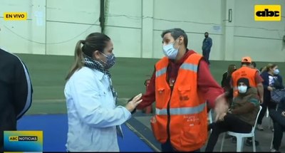 Desorganización, retraso y quejas en vacunatorio de la SND - Nacionales - ABC Color
