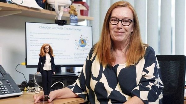 Crónica / Hicieron una muñeca Barbie de creadora de vacuna contra el COVID