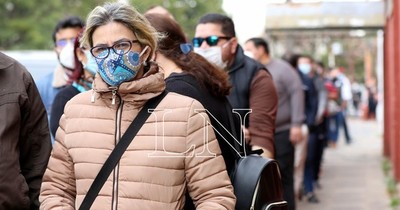 La Nación / Molestias por largas filas para vacunación en el peatonal del Fomento