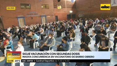 Masiva concurrencia en el vacunatorio de Barrio Obrero - ABC Noticias - ABC Color