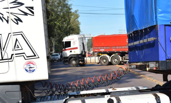 Piden imputar a camioneros por cerrar vías de acceso a Asunción - OviedoPress